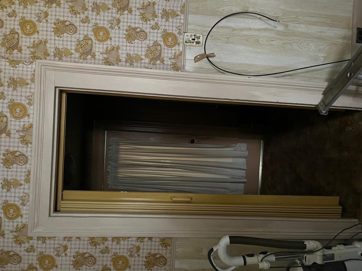 Erie NY hallway — vintage fruit wallpaper, original bi-fold door, dated throughout
