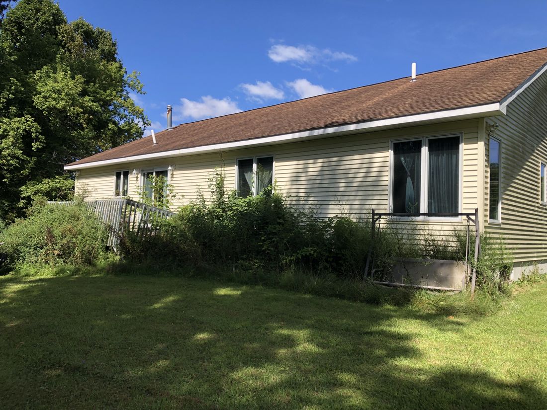 Side elevation of the Holland Patent, NY ranch showing the length of the single-storey layout